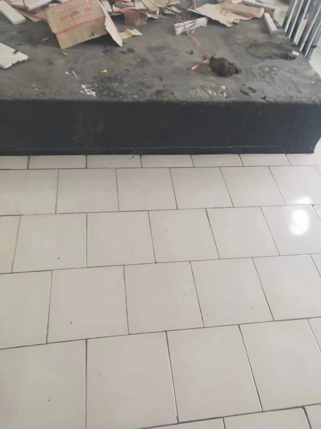 準確選擇一款適用的耐腐蝕膠泥，可以充分延長設(shè)施或者設(shè)備的使用壽命